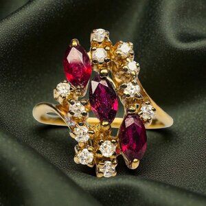 VINTAGE- 10K Gold- Natural Ruby & Diamond Ring -Size 5- 1CTTW Cluster Ring 2.2g